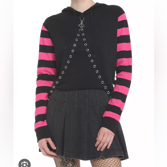 Hot Topic Tops - NWOT Hot Top Social Collision Strip Harness Crop Hoodie Juniors Medium